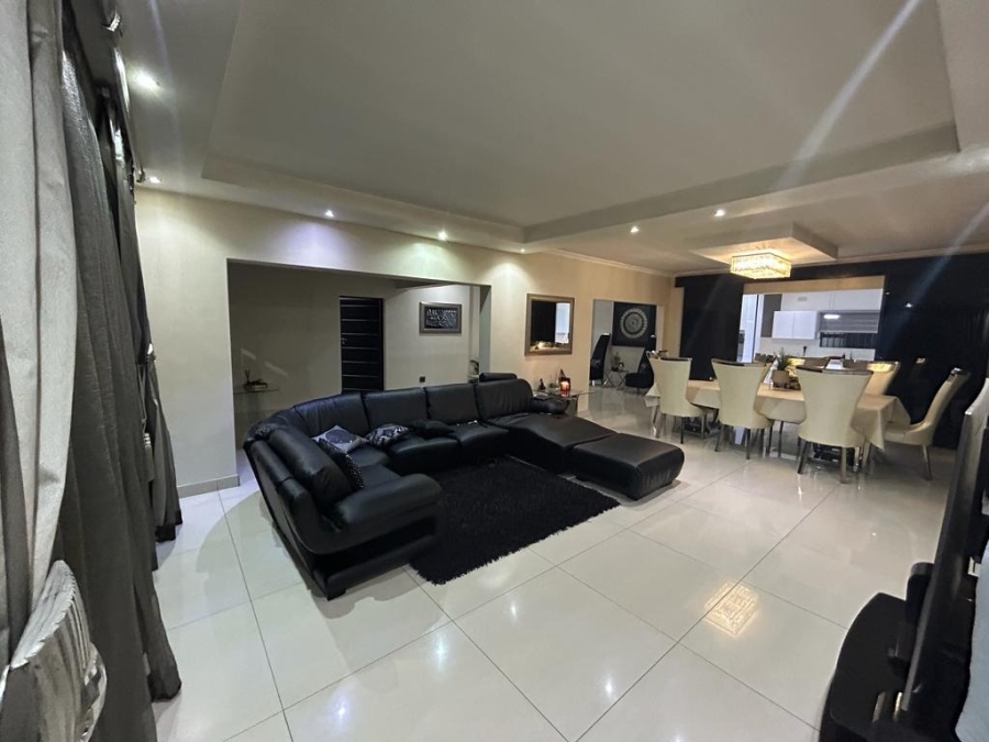 4 Bedroom Property for Sale in Oos Einde North West